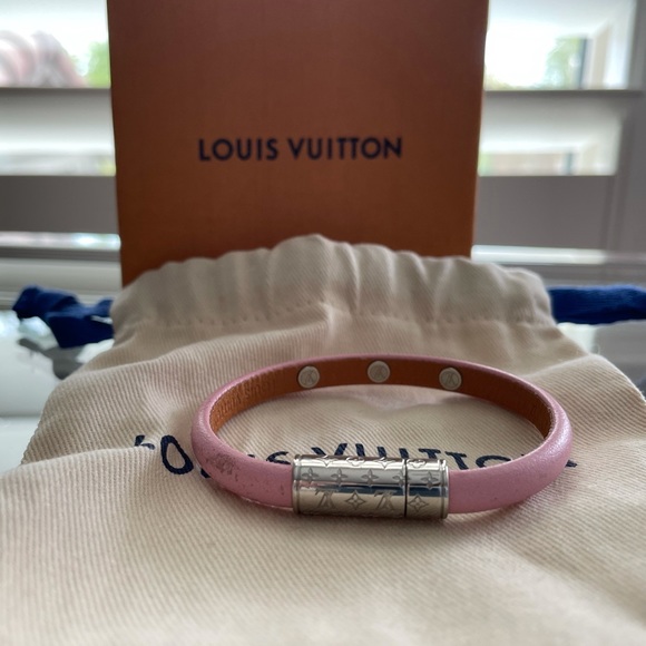 LOUIS VUITTON
Yummy LV Bracelet 17 Pink - Picture 5 of 8